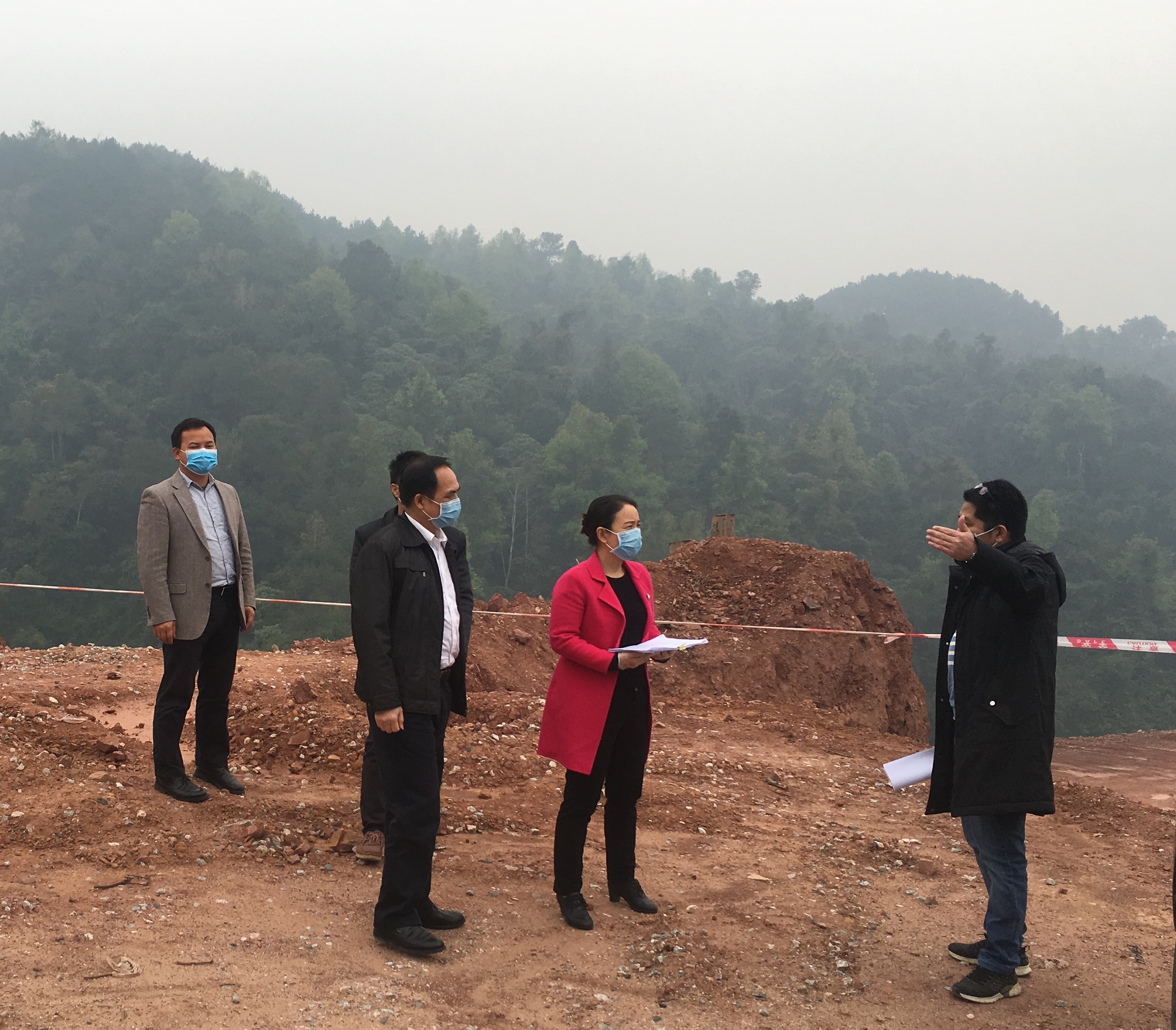 走访宁明县北山边民互市区项目工地