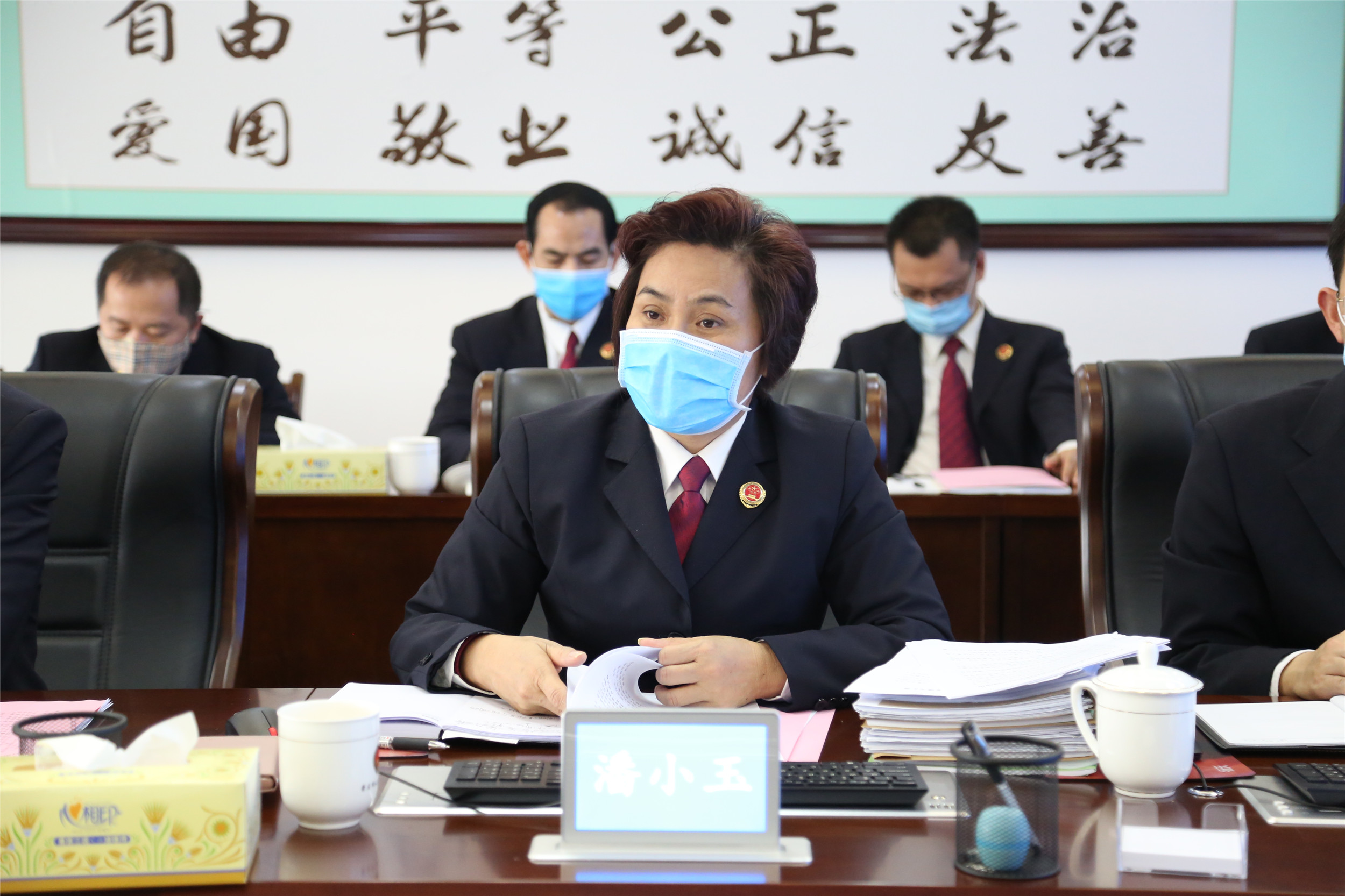 市检察院副检察长潘小玉汇报工作