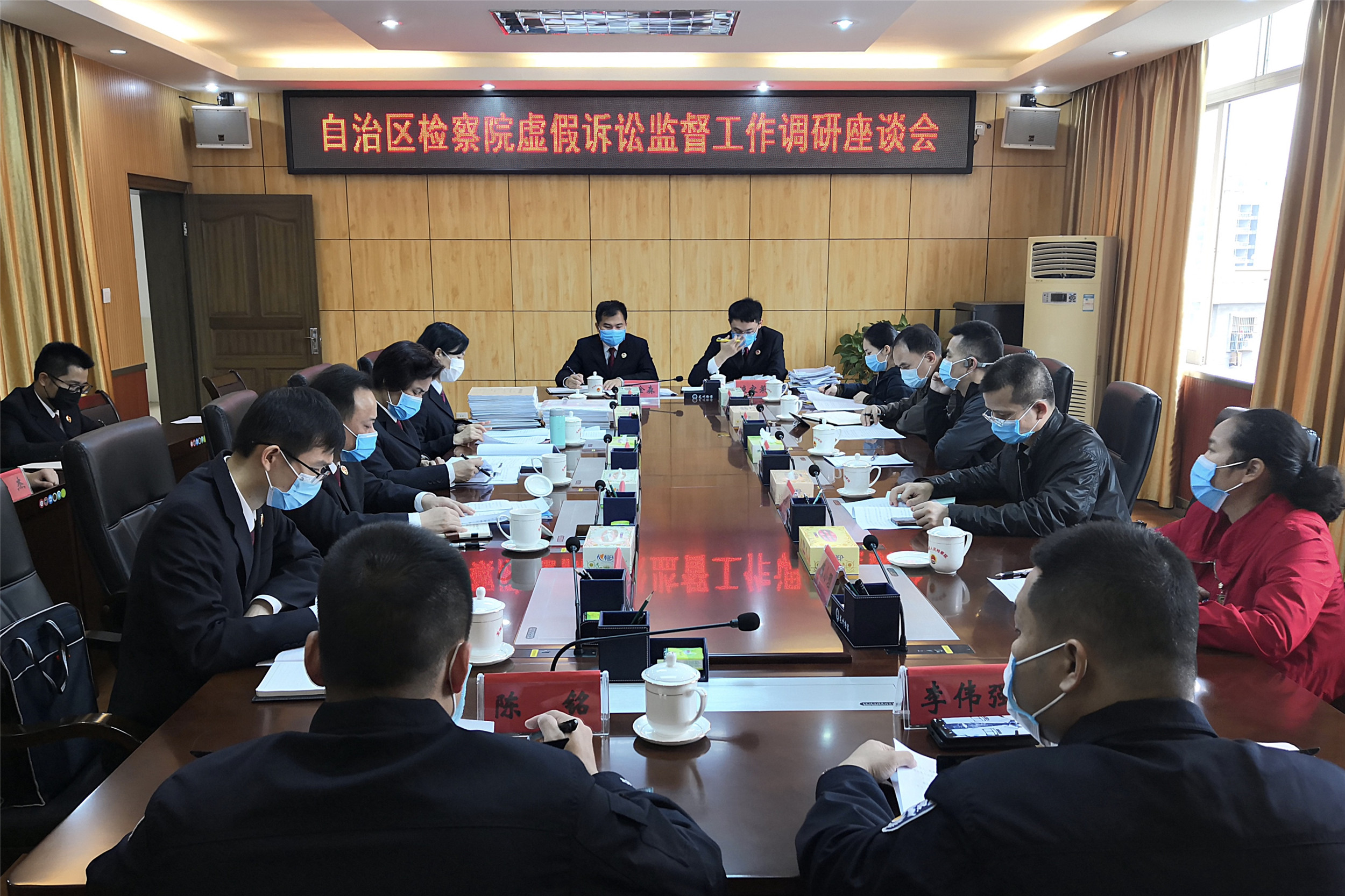 庞昭一行深入龙州县检察院进行指导